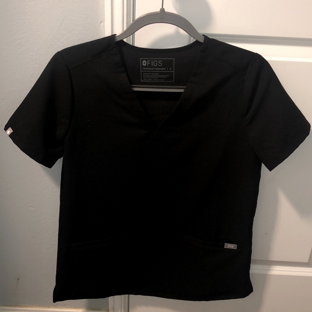 Figs women's Black Casma™ -Three-Pocket Scrub Top